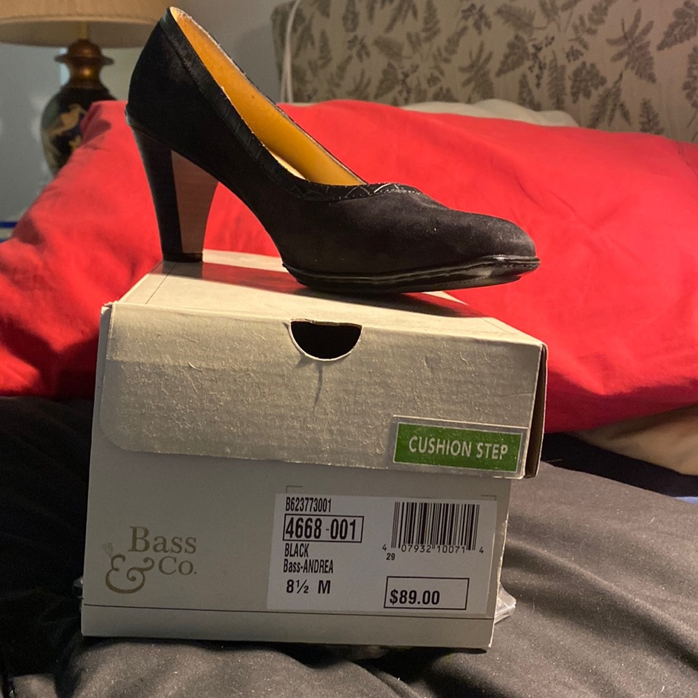 Black suede 3inch heel pumps size 8. Worn once